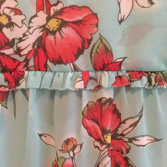 Belle Blouse with Ruffle Shoulders - Picture 4 of 7